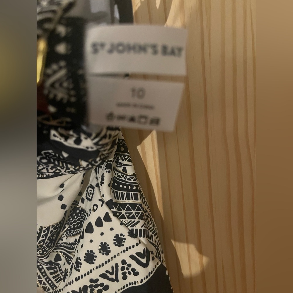 Black and White Patterned Top - Picture 9 of 12